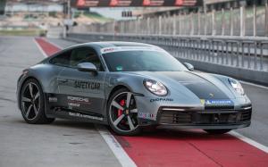 Porsche 911 Carrera 4S Safety Car 2019 года